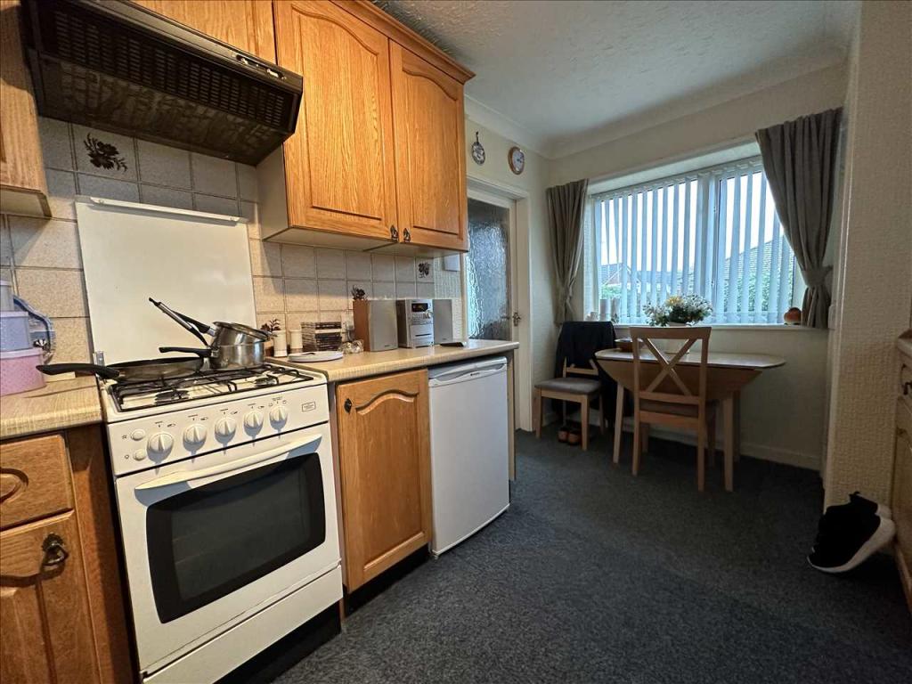 2 bedroom bungalow for sale in Harewood Drive, Filey, YO14