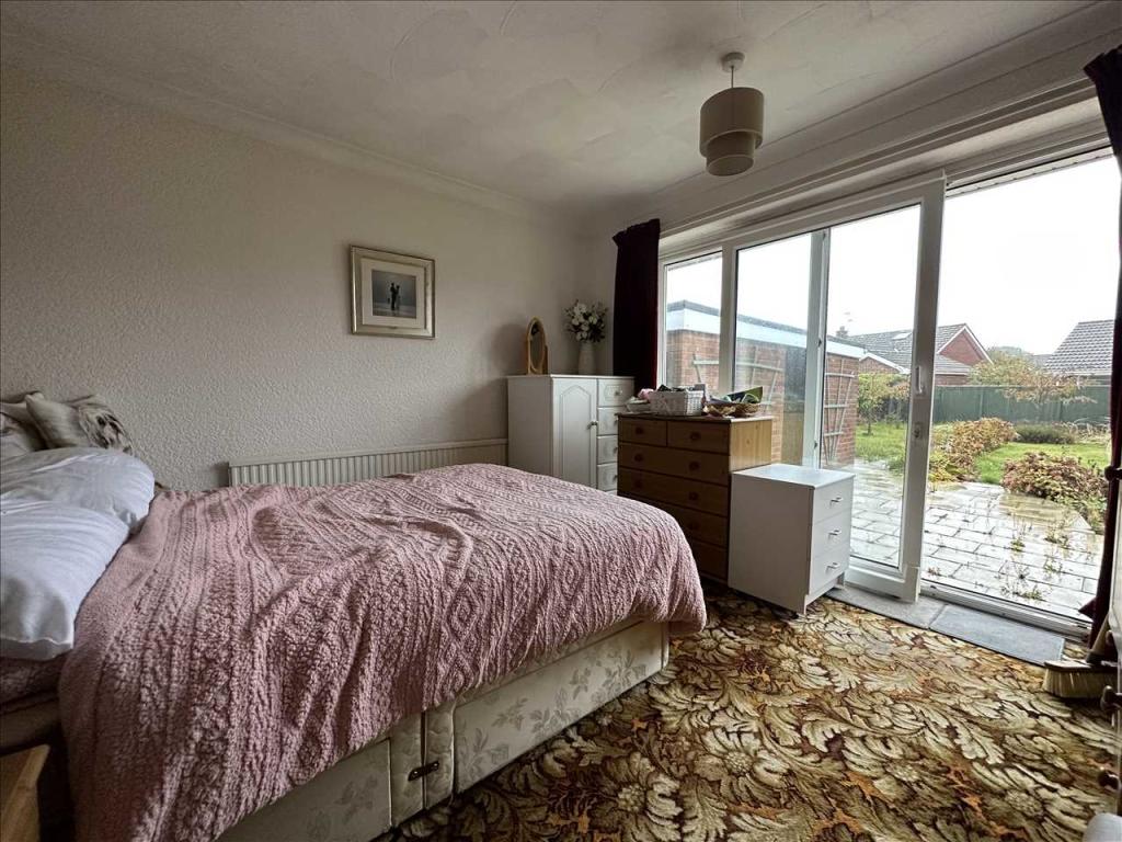 2 bedroom bungalow for sale in Harewood Drive, Filey, YO14