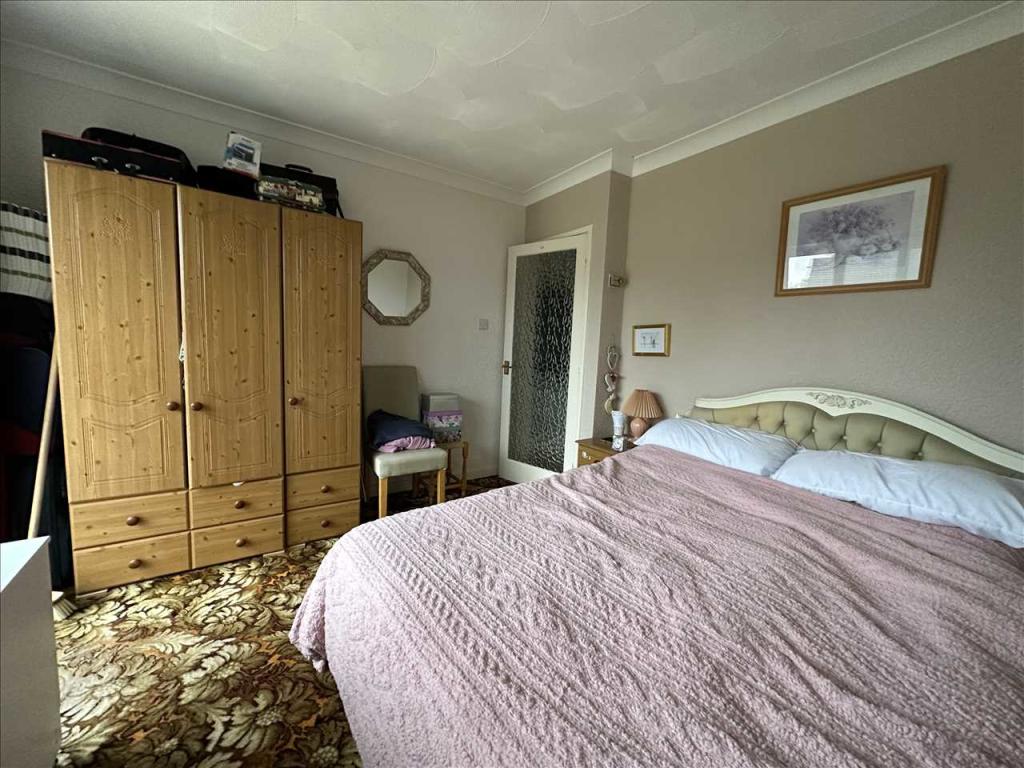 2 bedroom bungalow for sale in Harewood Drive, Filey, YO14