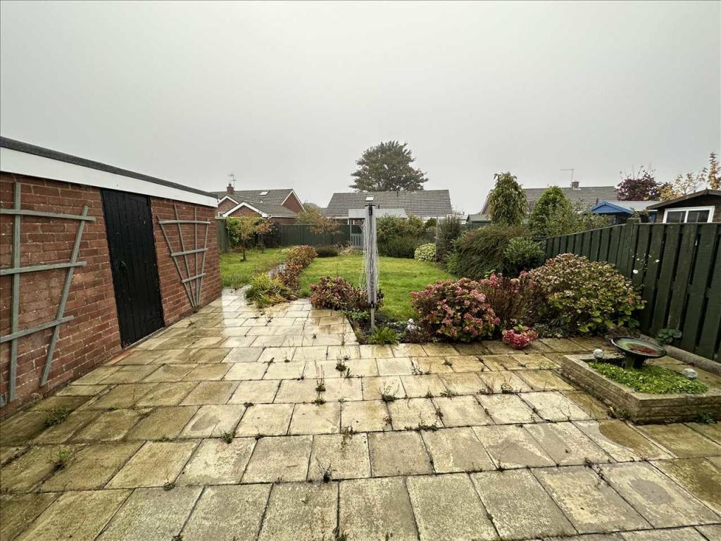 2 bedroom bungalow for sale in Harewood Drive, Filey, YO14