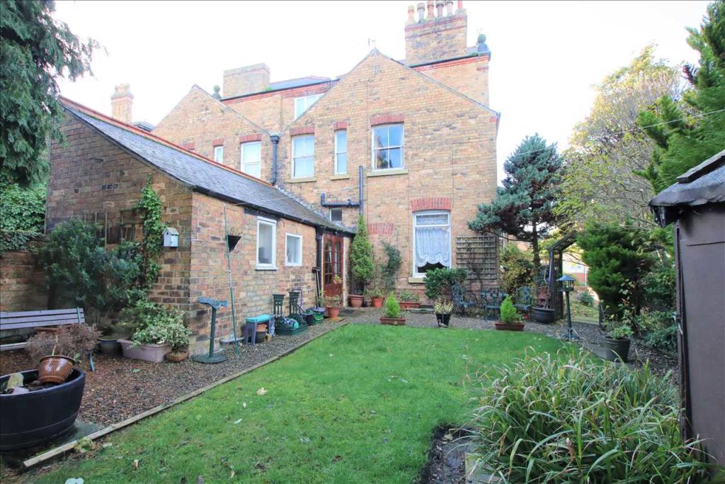 3 bedroom apartment for sale in Westbourne Grove, Scarborough, YO11