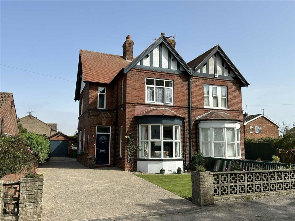 5 bedroom house for sale in Scarborough Road, Filey, YO14
