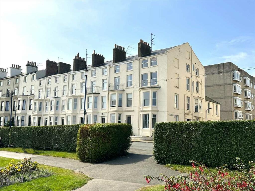 2 bedroom apartment for sale in The Crescent, Filey, YO14