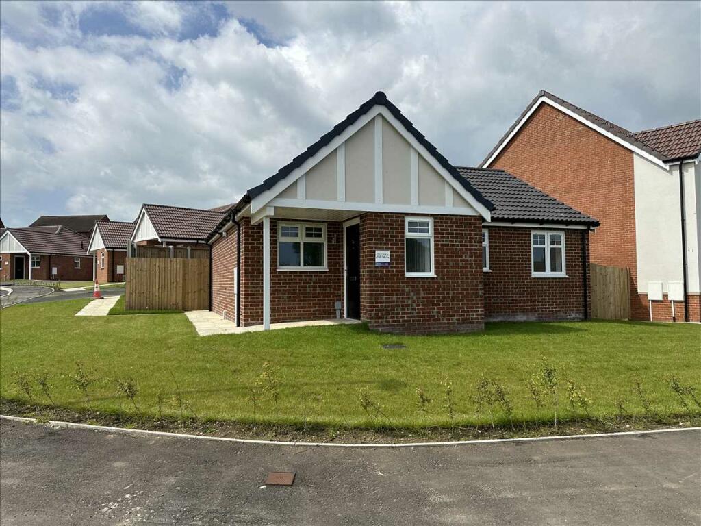 2 bedroom bungalow for sale in Mill Meadows Lane, Mill Meadows, Filey, YO14