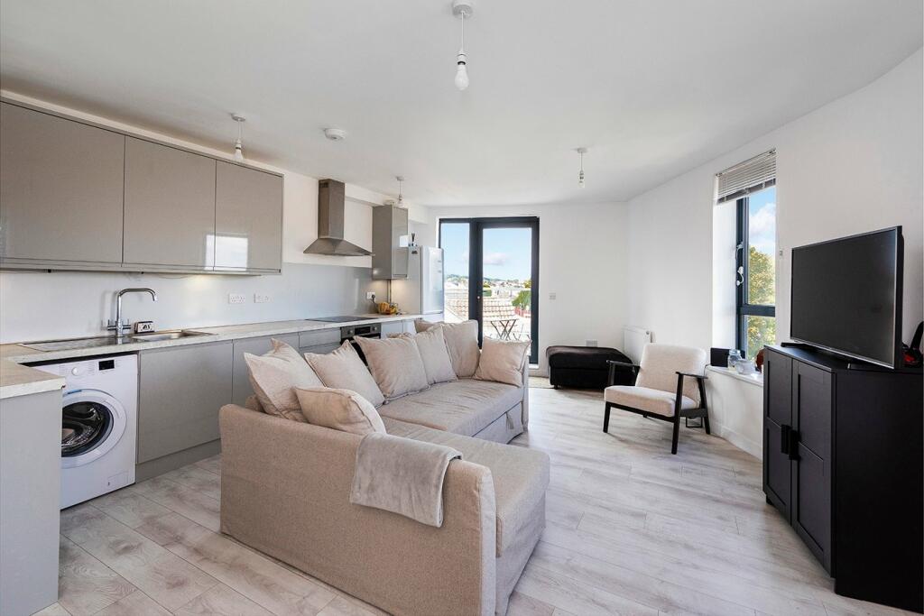 Additional property image - Central Avenue, Welling, DA16