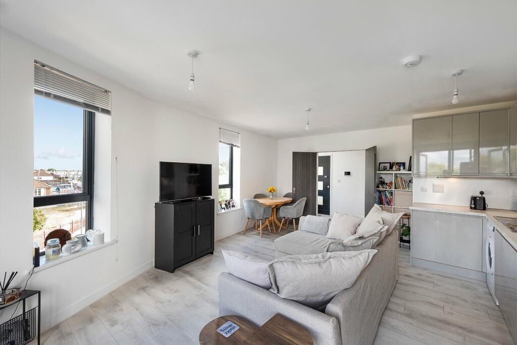 Additional property image - Central Avenue, Welling, DA16