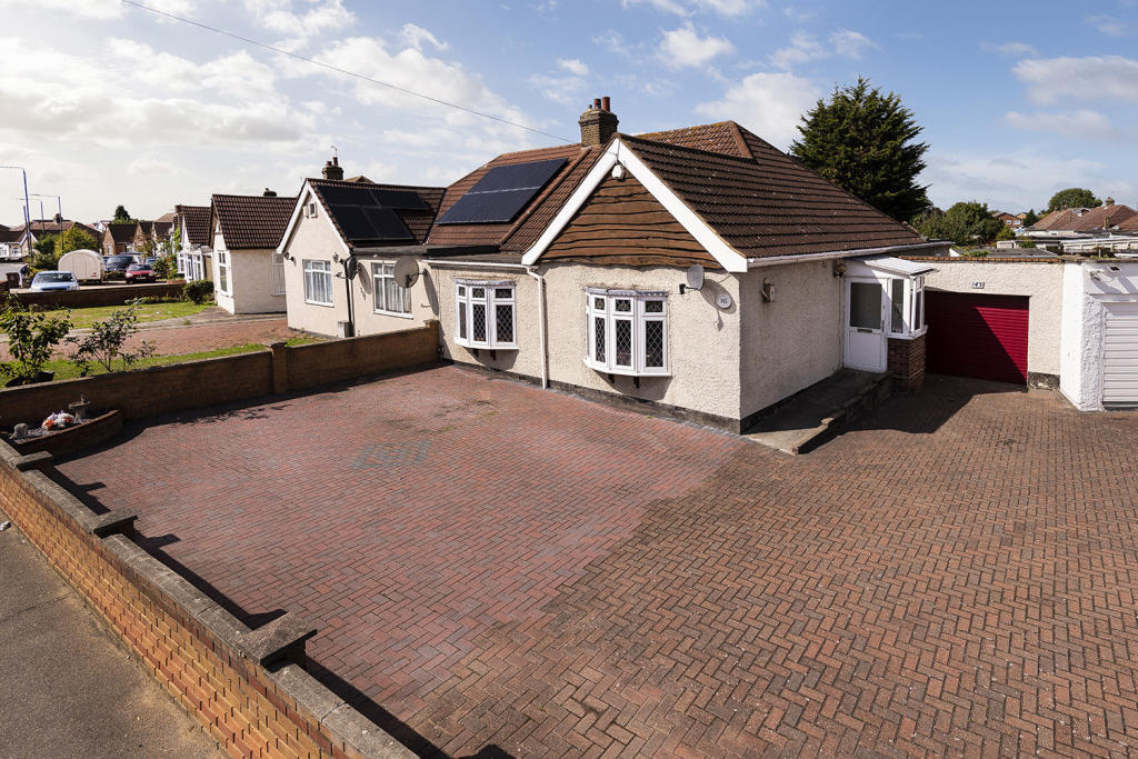 3 bedroom bungalow for sale in Pickford Lane, Bexleyheath, Kent, DA7