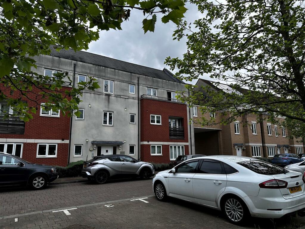 2 bedroom apartment for sale in Broad Street, Great Cambourne