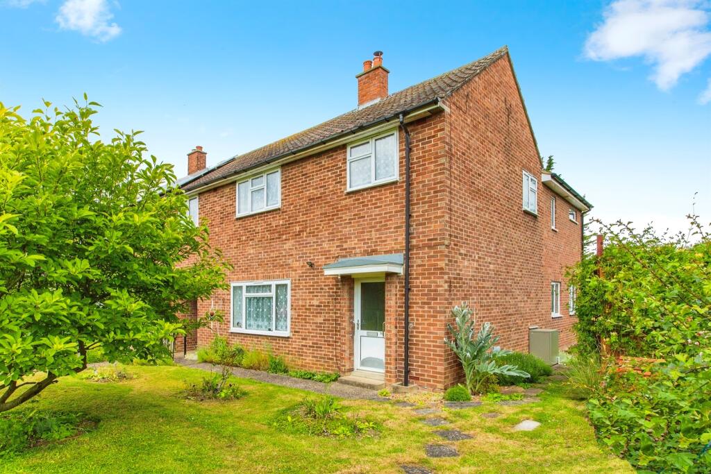 5 bedroom semidetached house for sale in St. Neots Road, Eltisley, St