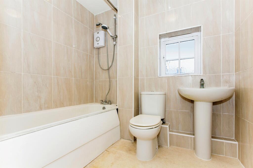 Additional property image - South Park Drive, Papworth Everard, CAMBRIDGE