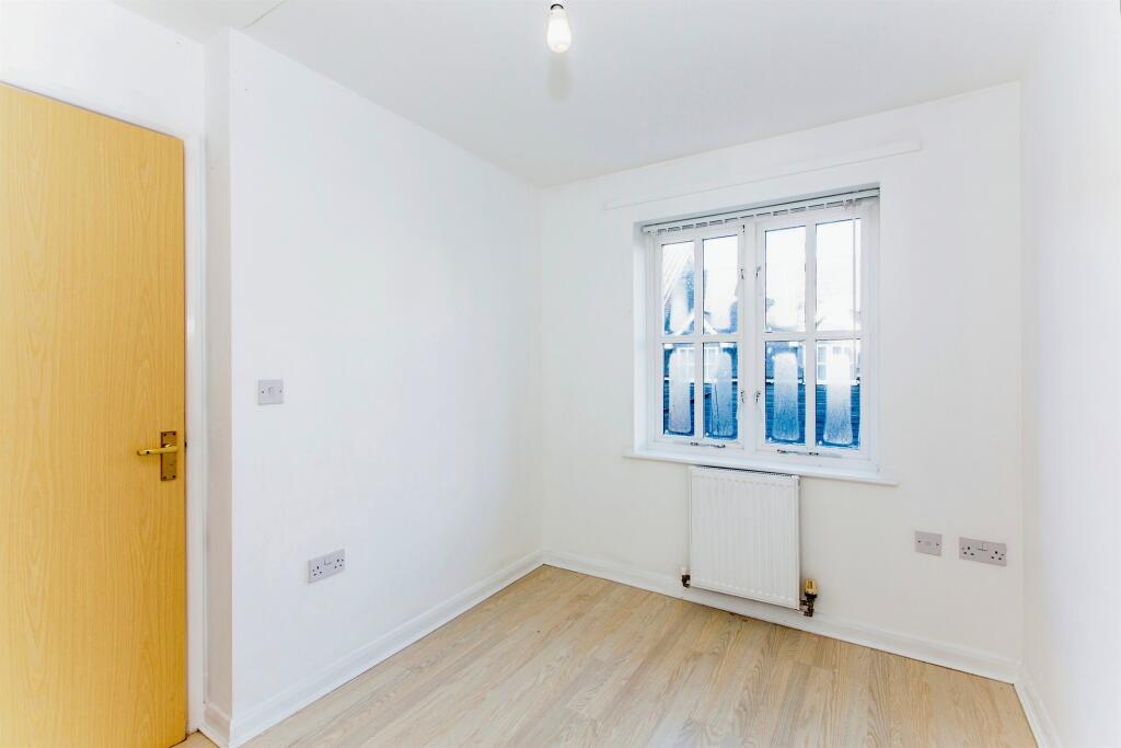 Additional property image - South Park Drive, Papworth Everard, CAMBRIDGE