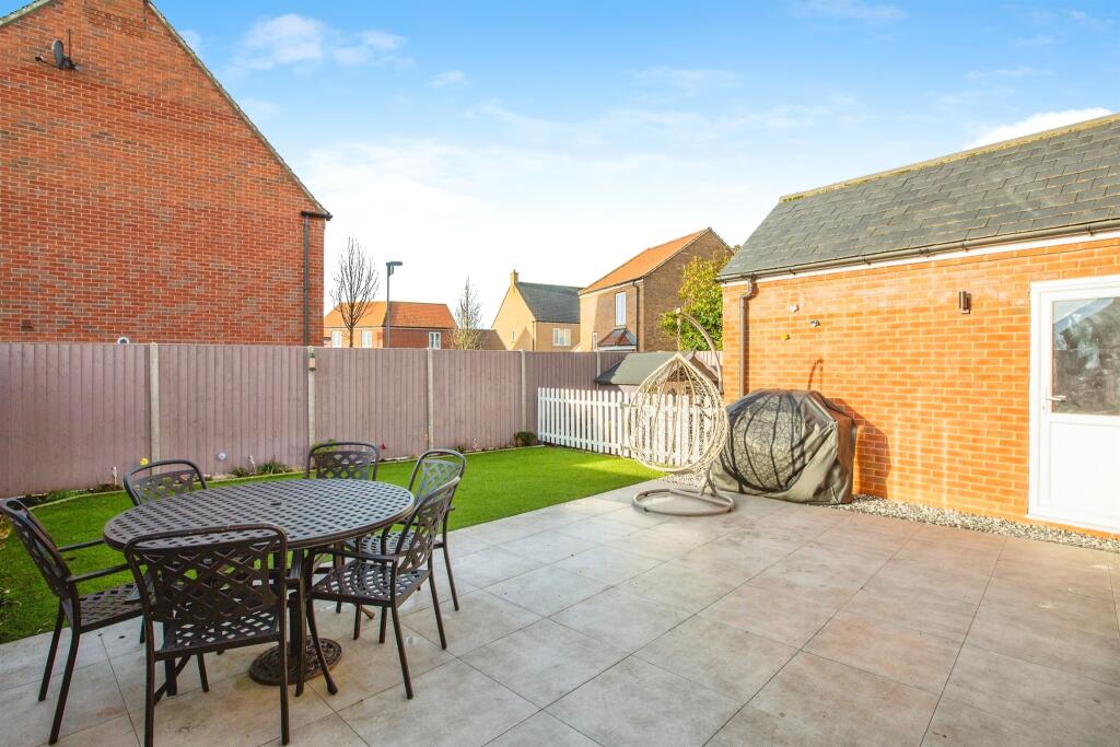 Additional property image - Summers Hill Drive, Papworth Everard, Cambridge