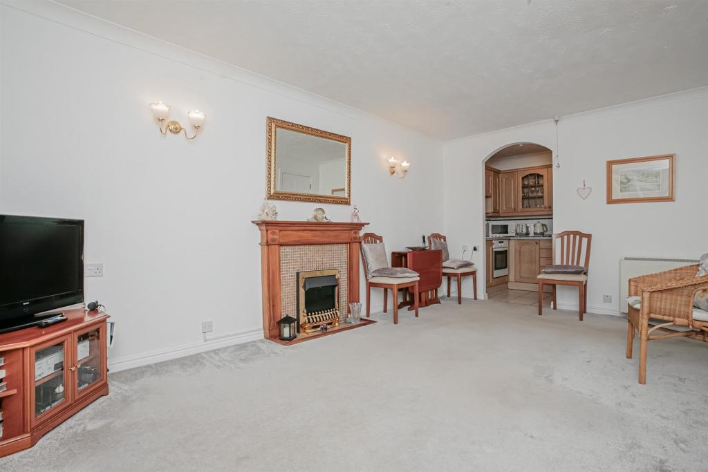 1 bedroom retirement property for sale in Chamberlaine Court, Spiceball