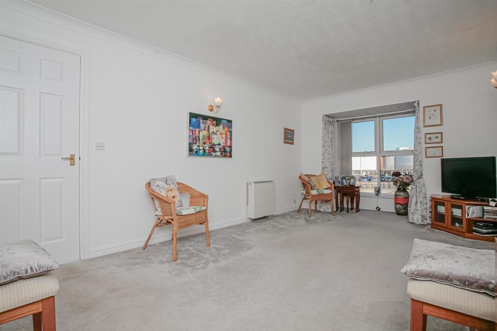 1 bedroom retirement property for sale in Chamberlaine Court, Spiceball