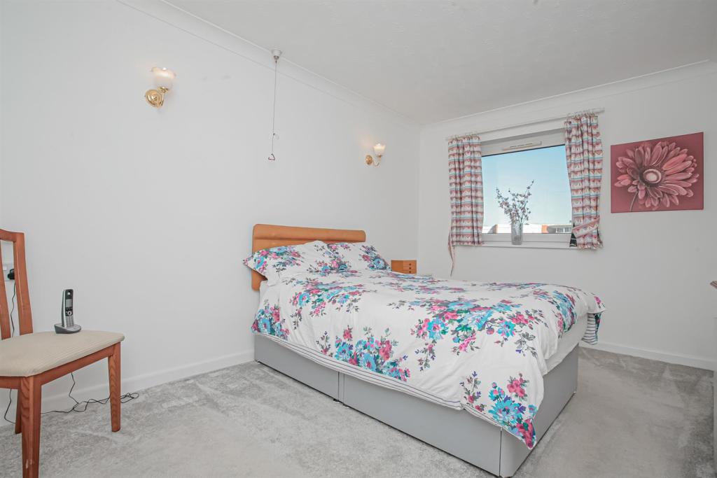 1 bedroom retirement property for sale in Chamberlaine Court, Spiceball