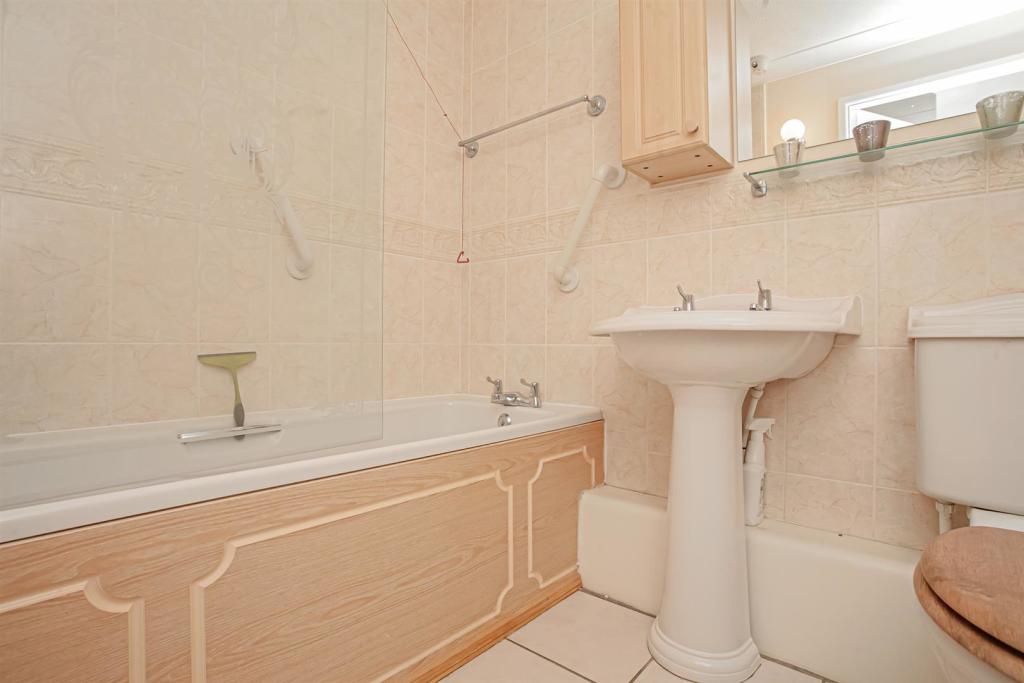 1 bedroom retirement property for sale in Chamberlaine Court, Spiceball