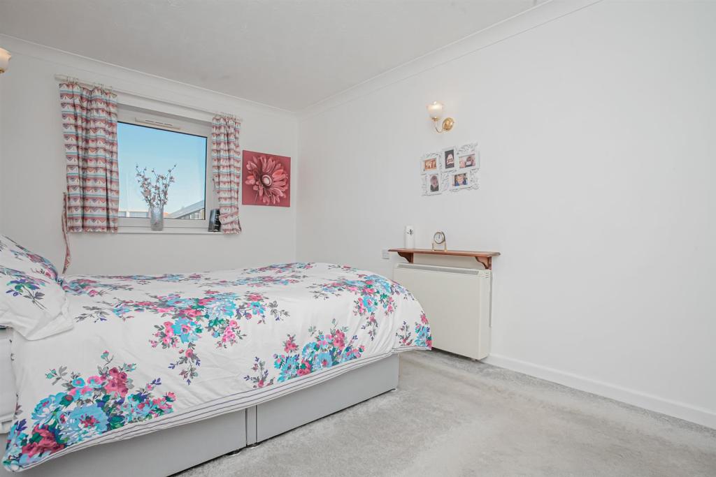 1 bedroom retirement property for sale in Chamberlaine Court, Spiceball