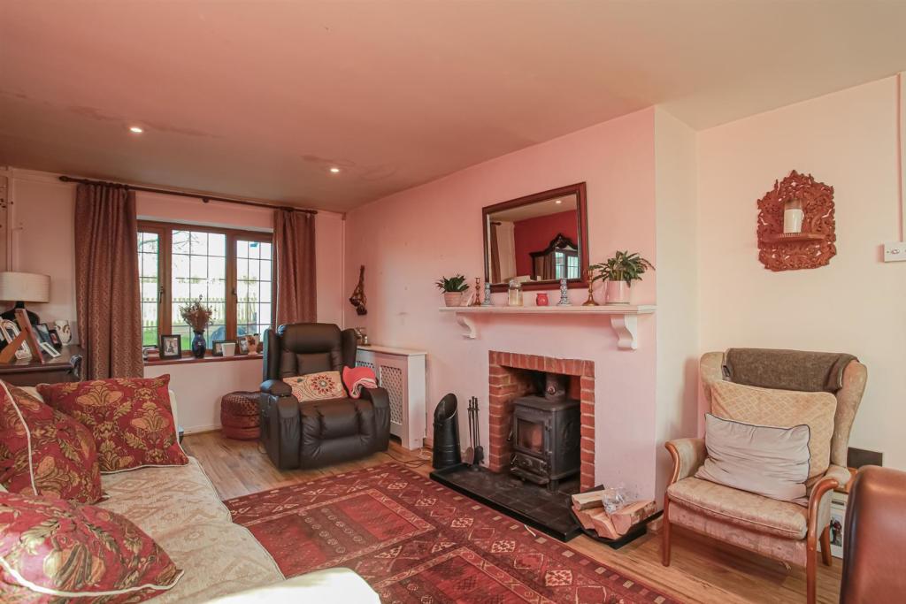 3 bedroom end of terrace house for sale in Millers Close, Lower Boddington, Daventry, NN11