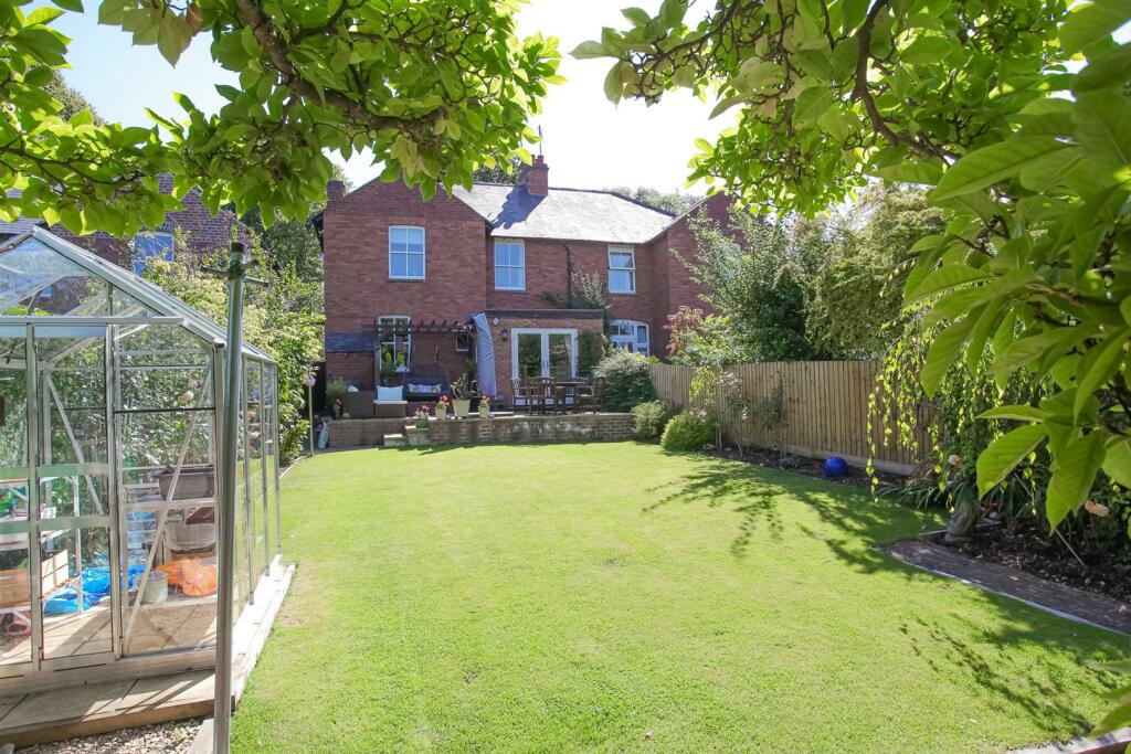 4 bedroom semidetached house for sale in Bloxham Road, Banbury, OX16
