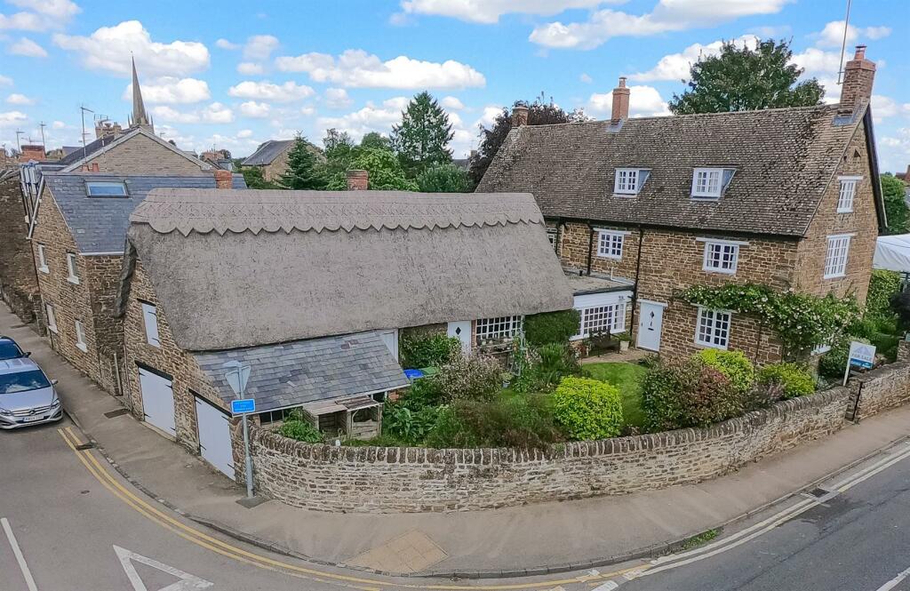 4 bedroom cottage for sale in Main Road, Middleton Cheney, OX17
