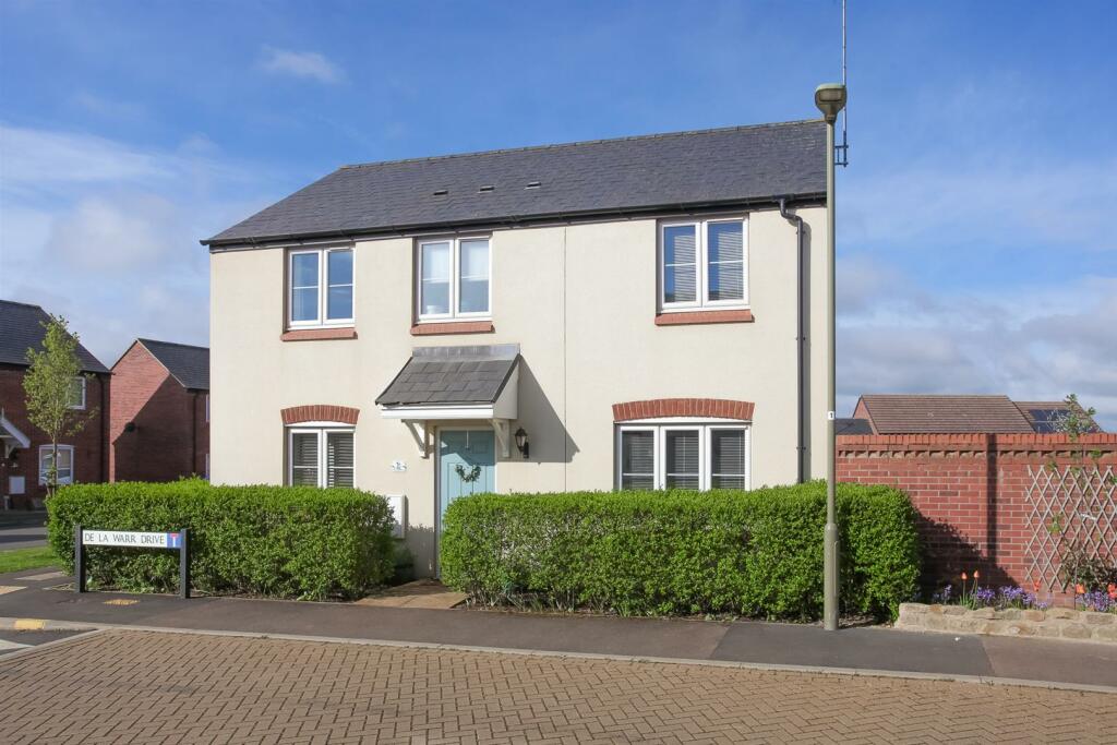 3 bedroom detached house for sale in De La Warr Drive, Banbury, OX16