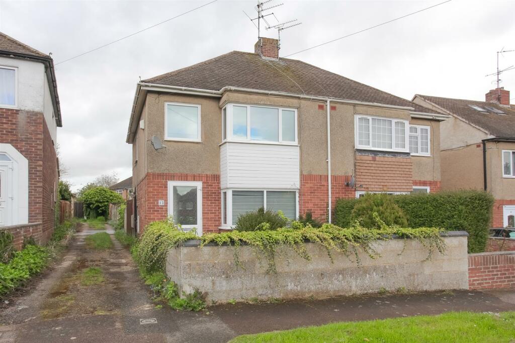 3 bedroom semidetached house for sale in Beesley Road, Banbury, OX16