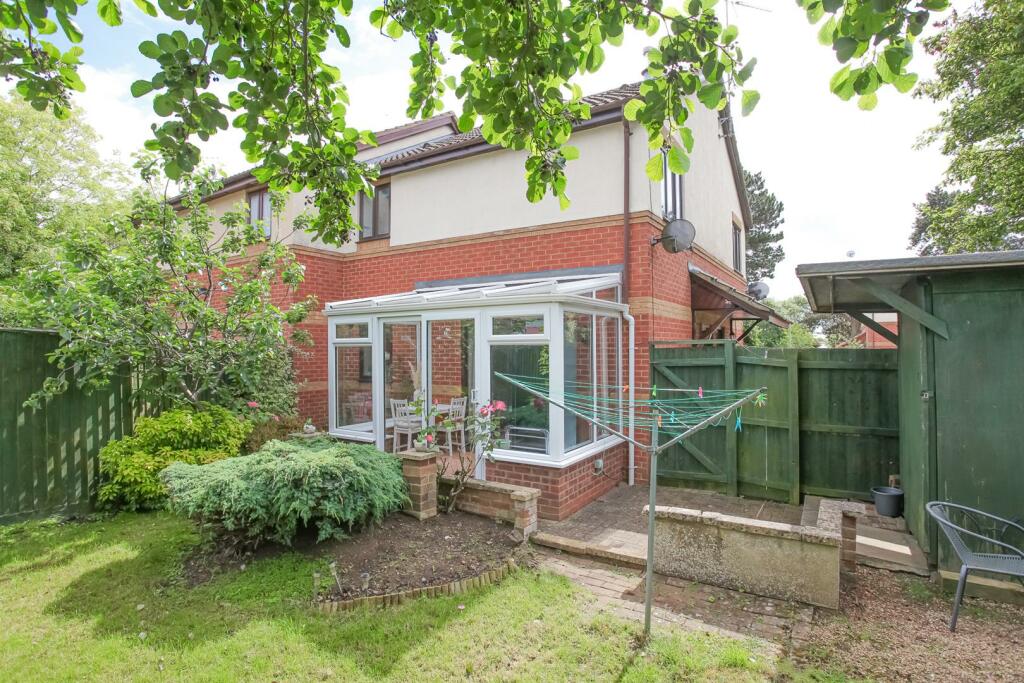 1 bedroom terraced house for sale in Parklands, Banbury, OX16