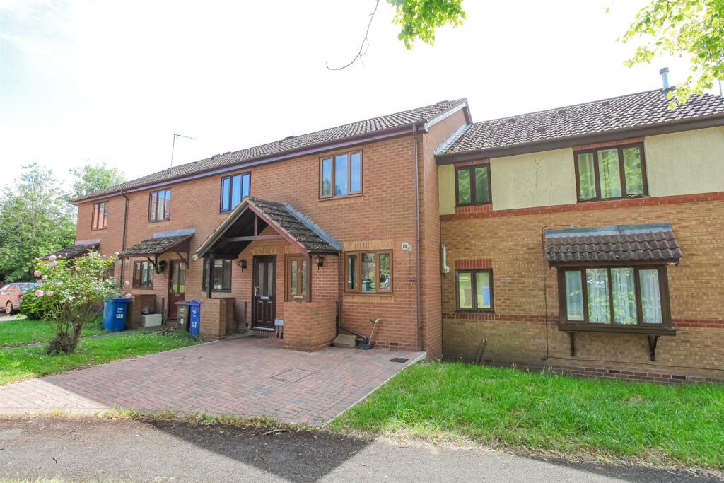 2 bedroom terraced house for sale in Parklands, Banbury, OX16