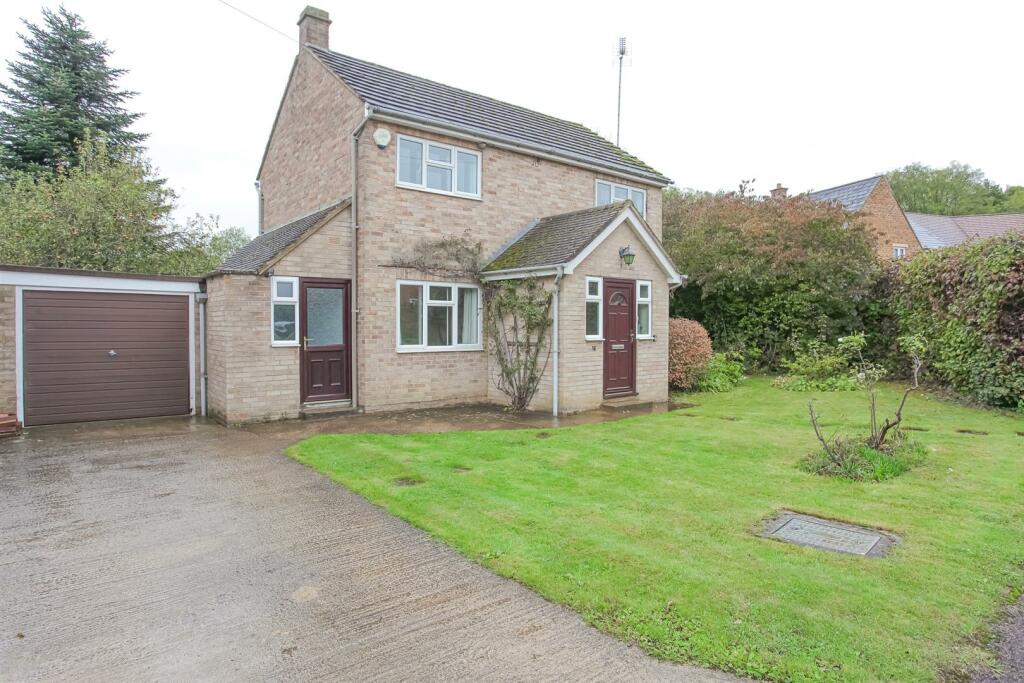 3 bedroom detached house for sale in Heath Close, Banbury, OX15