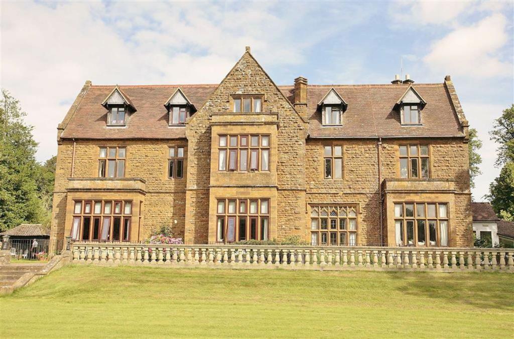 2 bedroom retirement property for sale in House, OX17