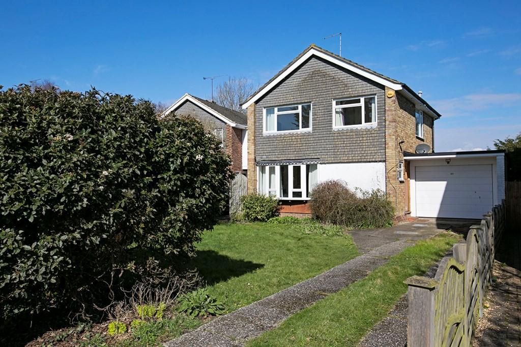 Main image of property: Ives Close,Yateley,GU46