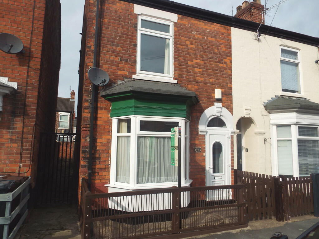 2 bedroom end of terrace house for sale in Thoresby Street, Hull, HU5