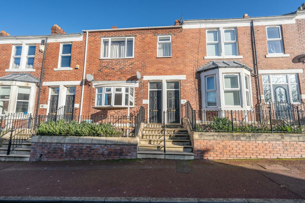 2 bedroom flat for sale in Curzon Street, Gateshead, NE8