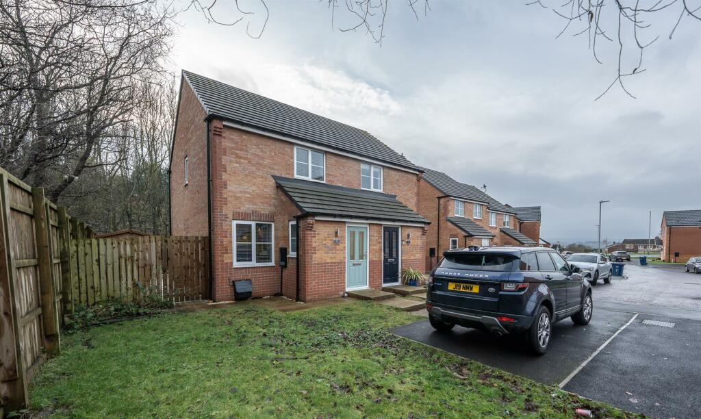 2 bedroom semidetached house for sale in Cuthbert Park, Birtley