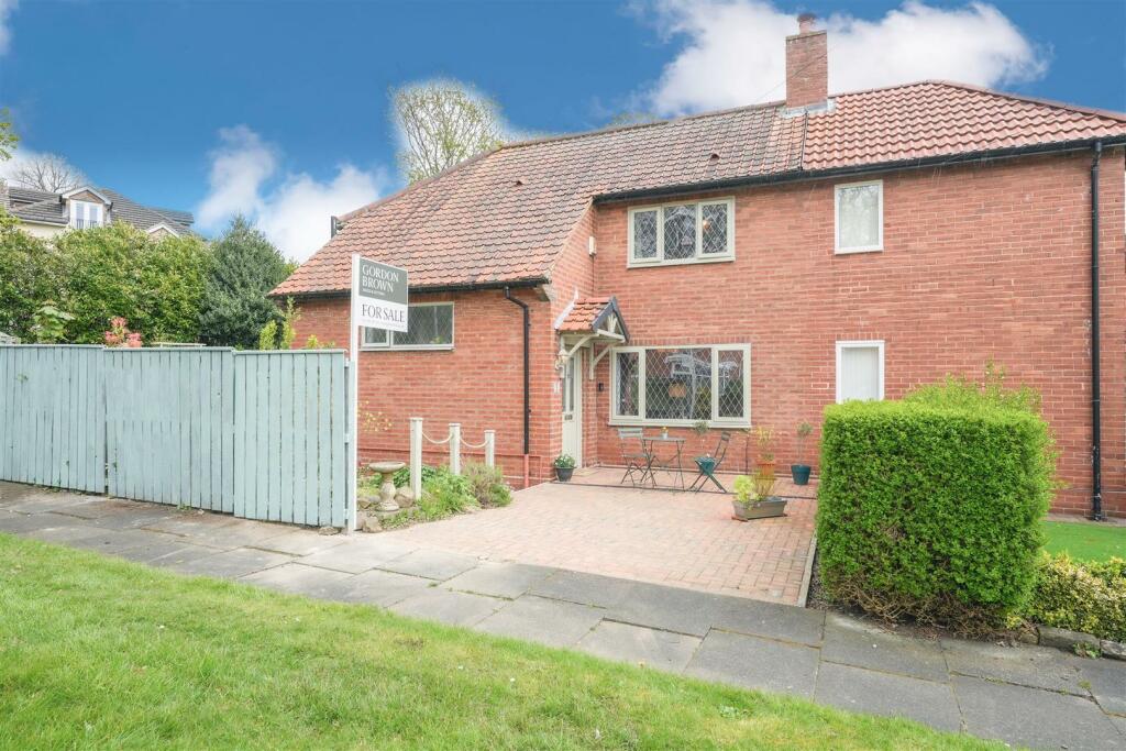 2 bedroom semidetached house for sale in Cedars Green, Low Fell