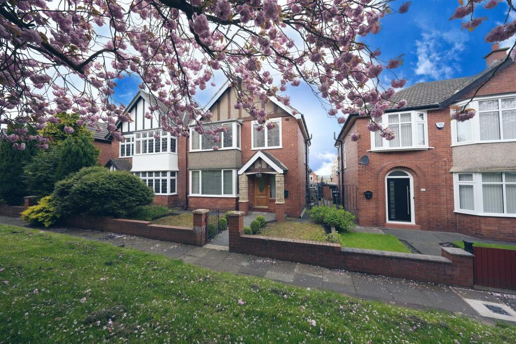 3 bedroom semidetached house for sale in Old Durham Road, Low Fell