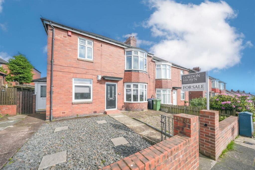 2 bedroom flat for sale in Southend Road, Gateshead, NE9