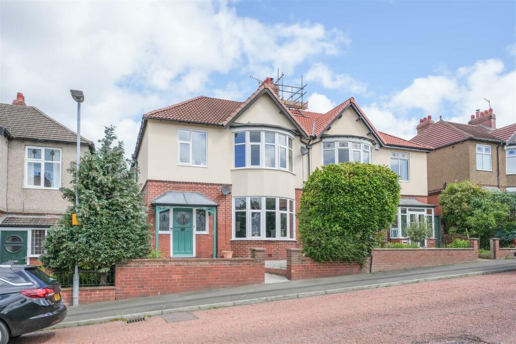 4 bedroom semidetached house for sale in Heathfield Road, Low Fell, NE9