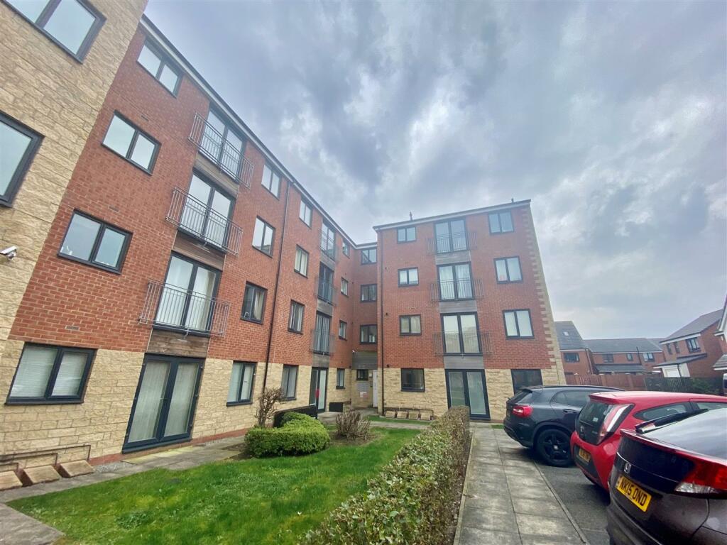 2 bedroom flat for rent in St. Michael's Vale, Hebburn, NE31