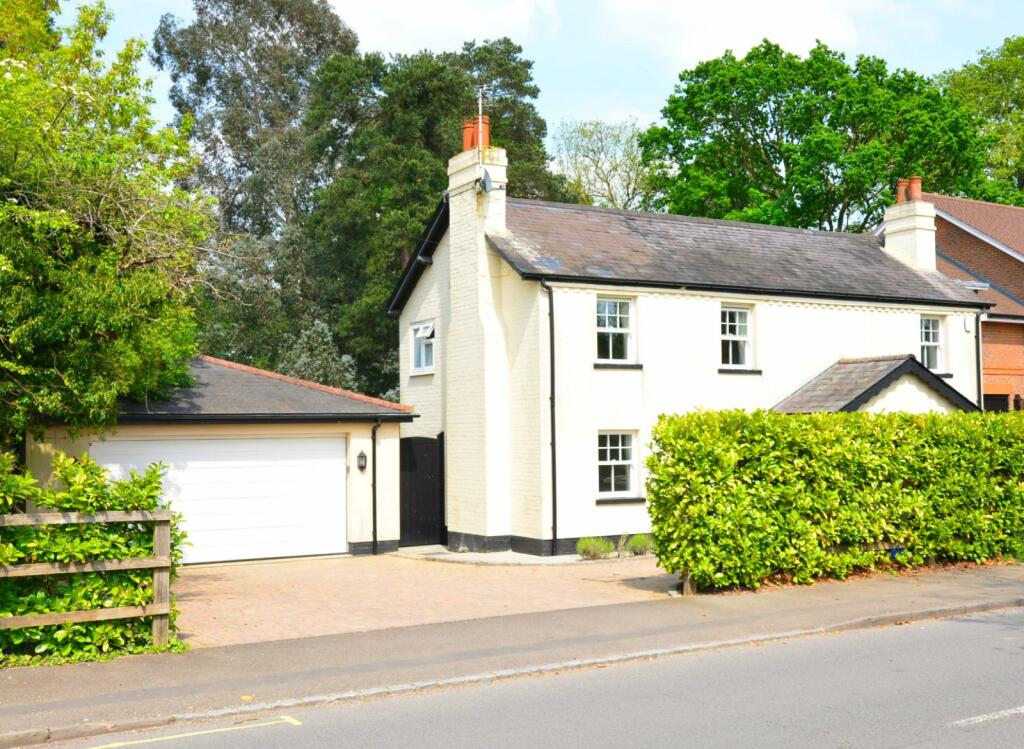 4 bedroom detached house for sale in Lovel Road, Winkfield, Windsor