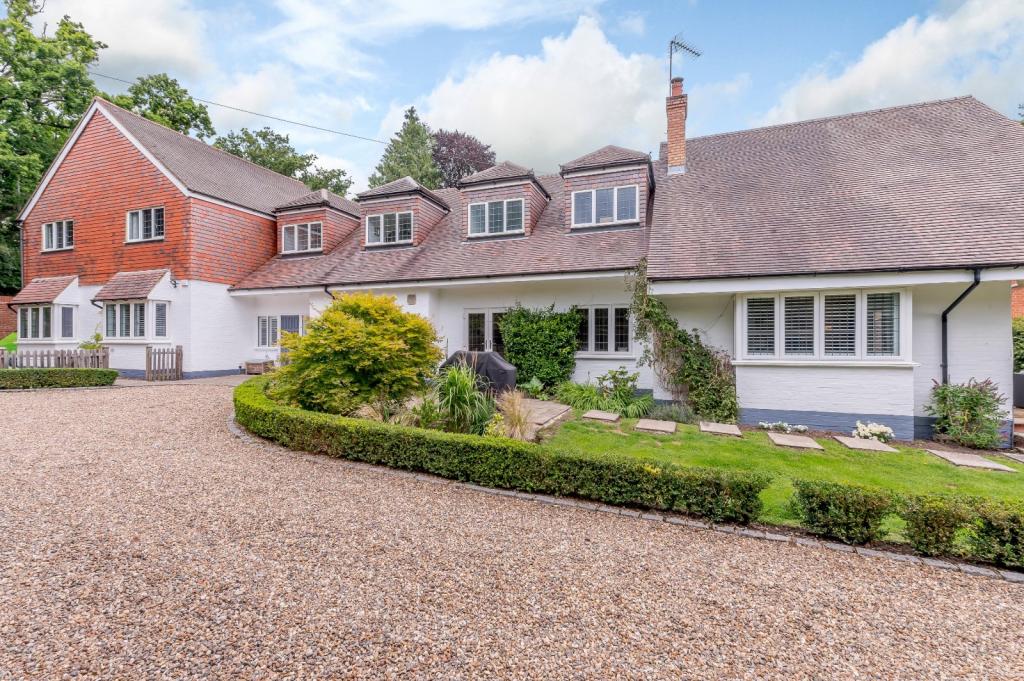 5 bedroom detached house for sale in London Road, Windlesham, Surrey, GU20