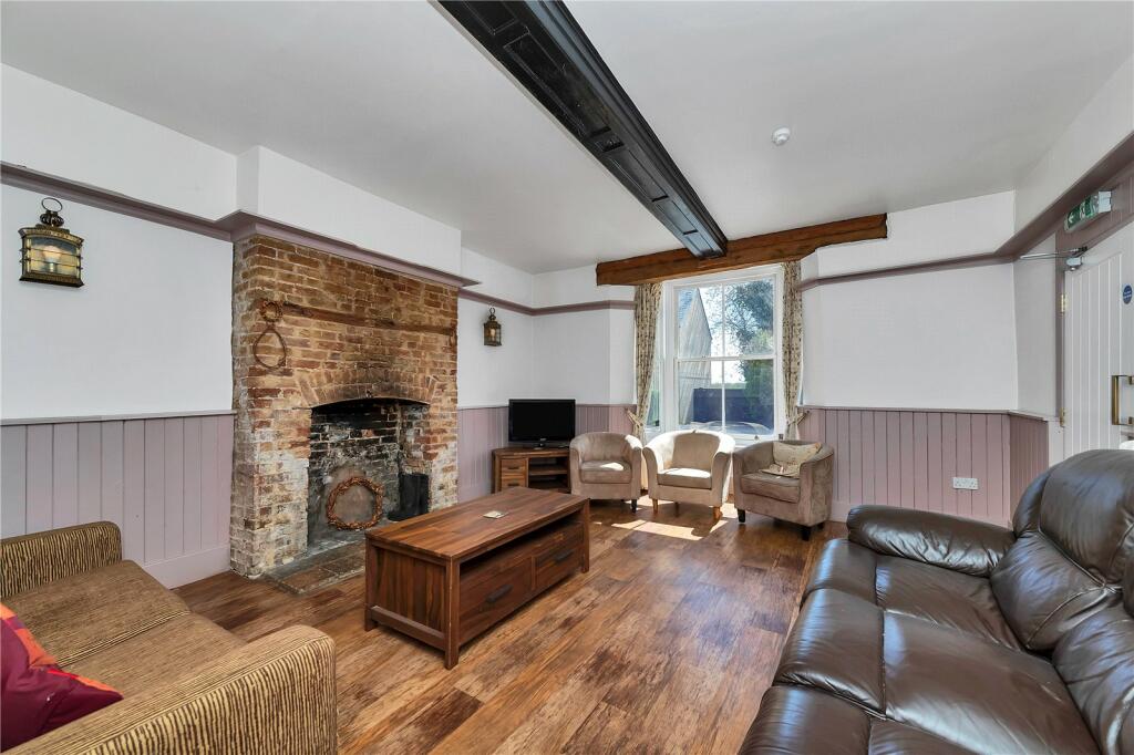 8 bedroom detached house for sale in High Street, Earith, Huntingdon