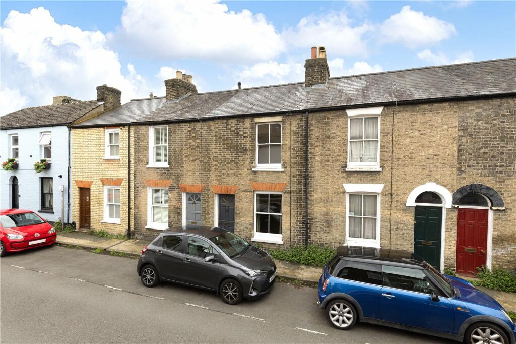 2 bedroom terraced house for sale in Cross Street, Cambridge, Cambridgeshire, CB1