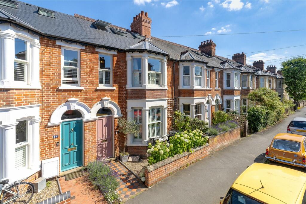 4 bedroom terraced house for sale in Eltisley Avenue, Cambridge