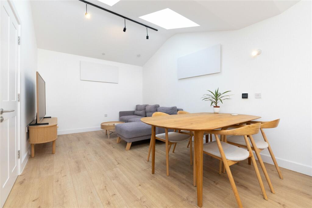 Additional property image - Barton Road, Cambridge, Cambridgeshire