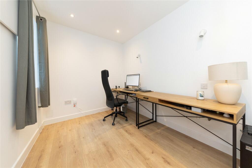 Additional property image - Barton Road, Cambridge, Cambridgeshire