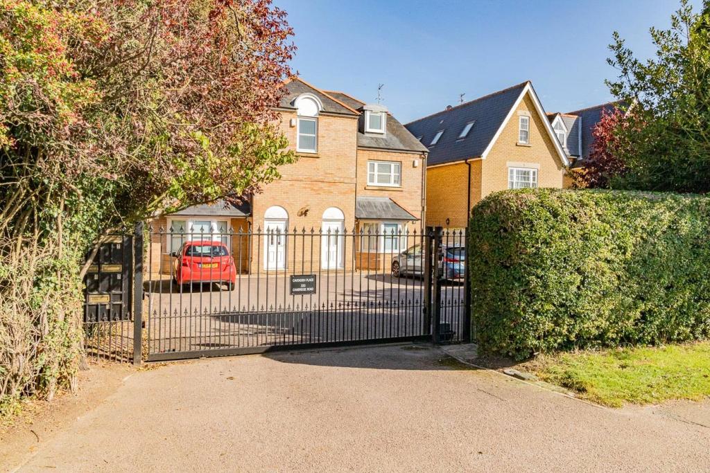 2 bedroom apartment for sale in Cavendish Place, Cambridge Road, Great