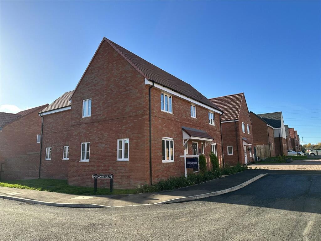 4 bedroom detached house for sale in Foxglove Drive, Cringleford