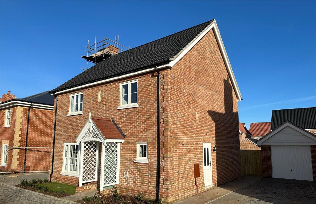 4 bedroom detached house for sale in Hewitt Drive, Mattishall, Dereham, Norfolk, NR20
