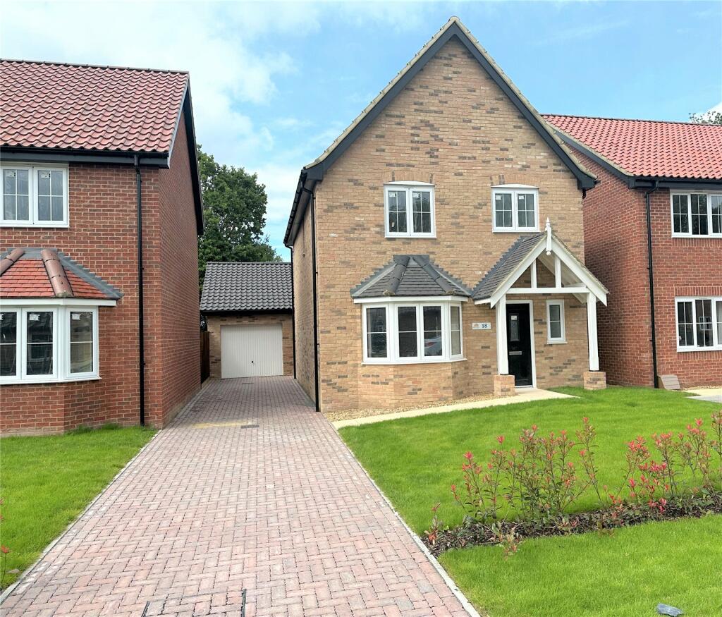 3 bedroom detached house for sale in The Paddocks, Blofield Heath